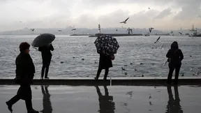 İstanbul'a Sağanak ve Fırtına Geliyor! Sıcaklıklar 6-8 Derece Düşecek
