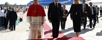 El Papa Inicia Su Viaje Apostólico A Francia con UN Encuentro con el Presidente Macron