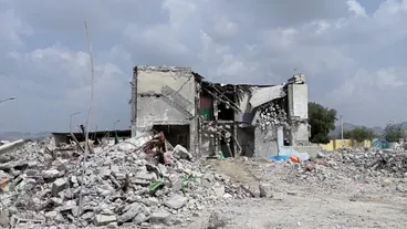 İran'daki Okul Katliamından Yaralı Kurtulan Kız Öğrenci Saldırıyı Anlattı