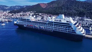 "Azamara Onward" kruvaziyeri Marmaris'e 650 turist getirdi
