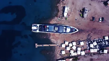 Bodrum'da üretilen süper yat denize indirildi