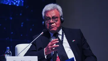 Küresel Ulaştırma Koridorları Forumu'nda "Küresel Bağlantısallıkta Ortaya Çıkan Zorluklar" oturumu yapıldı