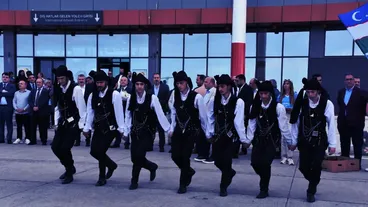 Trabzon ile Taşkent arasında başlatılan uçak seferlerinin ilk yolcuları geldi