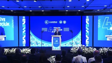 Ulaştırma ve Altyapı Bakanı Uraloğlu, 4. Türkiye Denizcilik Zirvesi'nde konuştu: