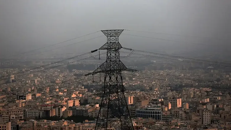 İran'da Enerji Tesisleri Hedef Alındı: Tahran Karanlığa Gömüldü