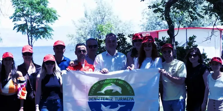 Aras Kargo, TURMEPA işbirliğiyle İzmir İnciraltı'nın kıyılarını temizledi Aras Kargo, TURMEPA işbirliğiyle İzmir İnciraltı'nın kıyılarını temizledi