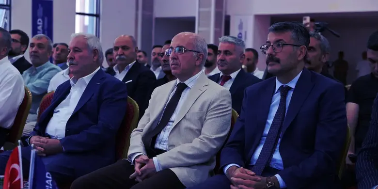ASRİAD'ın "Doğu Anadolu Yatırım Fırsatları Buluşması" Hakkari'de düzenlendi ASRİAD'ın "Doğu Anadolu Yatırım Fırsatları Buluşması" Hakkari'de düzenlendi