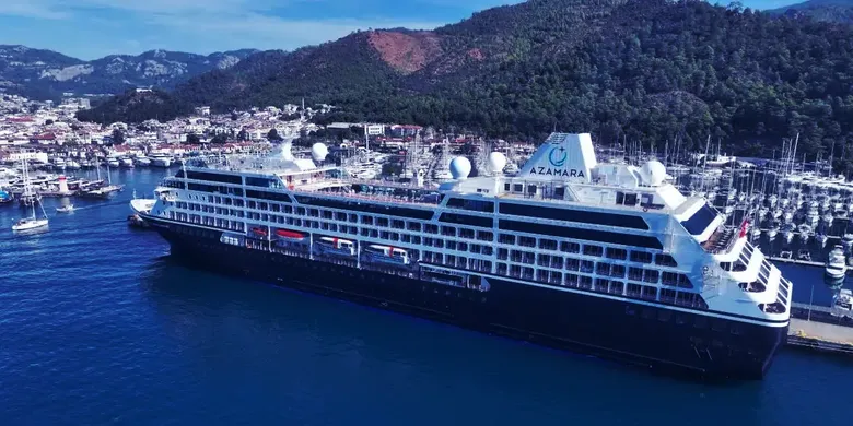 "Azamara Onward" kruvaziyeri Marmaris'e 650 turist getirdi