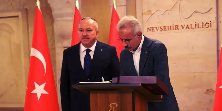 Bakan Uraloğlu, Kapadokya Havalimanı'nın yeni terminal binası inşaatında incelemede bulundu