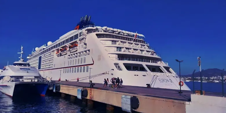 Bodrum'a "Europa 2" kruvaziyeriyle 481 yolcu geldi Bodrum'a "Europa 2" kruvaziyeriyle 481 yolcu geldi