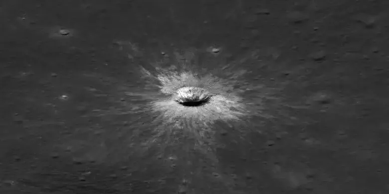 NASA'nın Ay Keşif Uydusu, Ay'da Devasa Krater Keşfetti