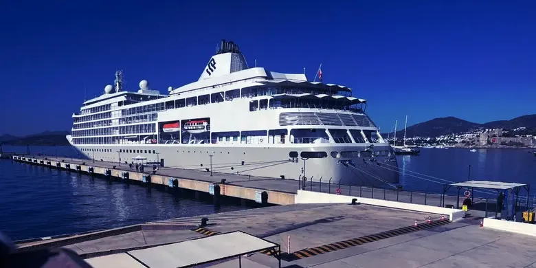 "Silver Whisper" kruvaziyeriyle Bodrum'a 340 turist geldi