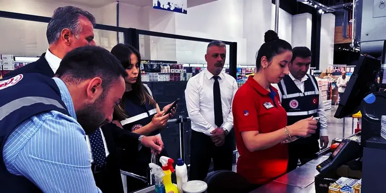 Ticaret Bakanlığı ekipleri Samsun'da marketleri denetledi