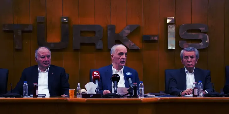 TÜRK-İŞ Genel Başkanı Atalay'dan Kamu Toplu İş Sözleşmeleri Çerçeve Protokolü'ne ilişkin açıklama: TÜRK-İŞ Genel Başkanı Atalay'dan Kamu Toplu İş Sözleşmeleri Çerçeve Protokolü'ne ilişkin açıklama: