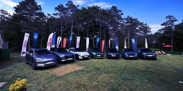"Türkiye'de Yılın Otomobili" yarışmasında test sürüşleri tamamlandı "Türkiye'de Yılın Otomobili" yarışmasında test sürüşleri tamamlandı