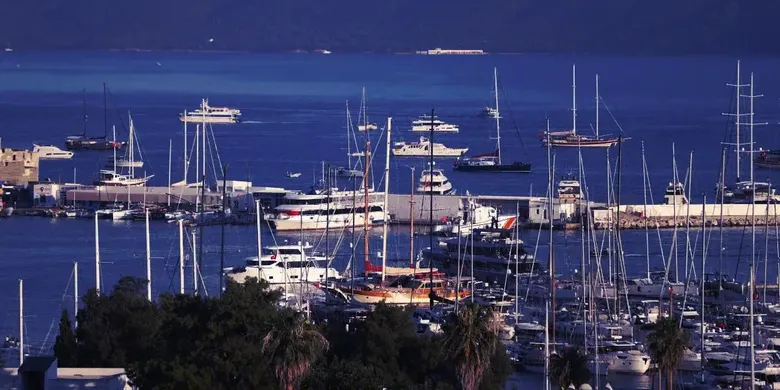 Yat yoğunluğu yaşanan Bodrum koylarıyla ilgili düzenleme yapılması önerisi Yat yoğunluğu yaşanan Bodrum koylarıyla ilgili düzenleme yapılması önerisi